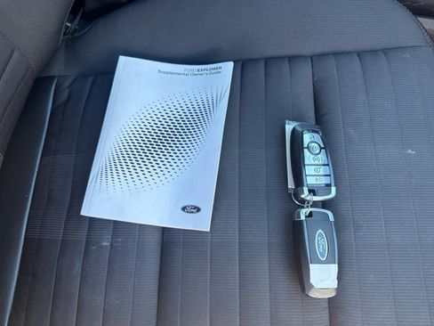 Used 2025 Ford Explorer ST-Line w/ ST-Line Street Pack image 9