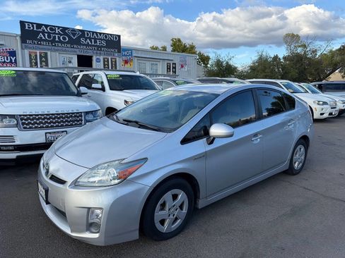 Used 2010 Toyota Prius Three image 1