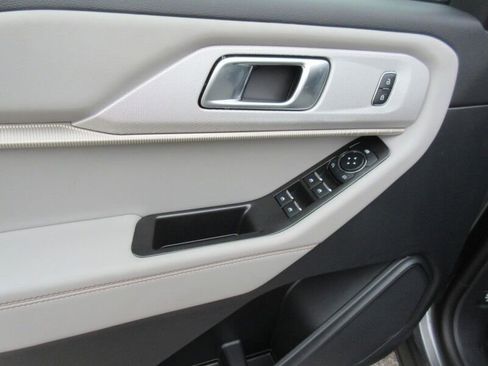 New 2026 Ford Explorer Active RWD image 15