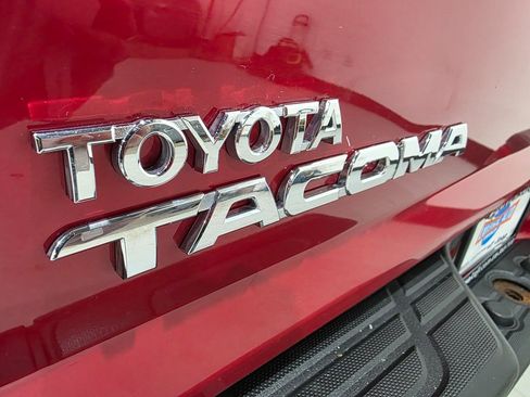Used 2015 Toyota Tacoma Base image 32