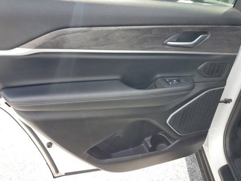 Used 2021 Jeep Grand Cherokee L Limited image 21