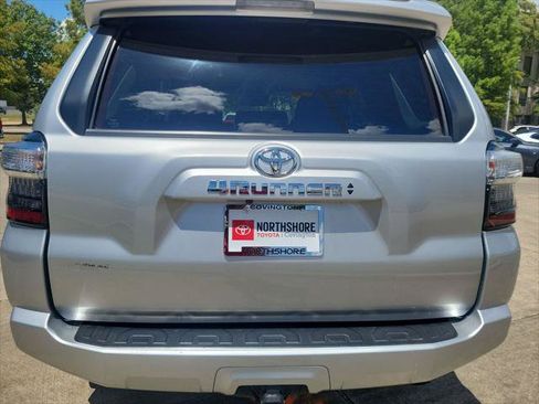 Certified 2022 Toyota 4Runner SR5 AWD/4WD image 4