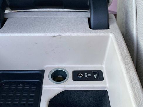 Used 2010 BMW 335i Convertible image 28