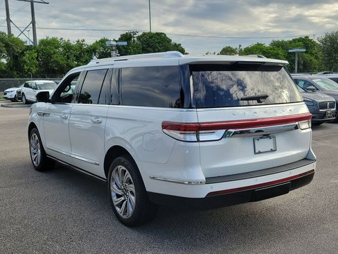 Certified 2024 Lincoln Navigator L Reserve AWD/4WD image 4