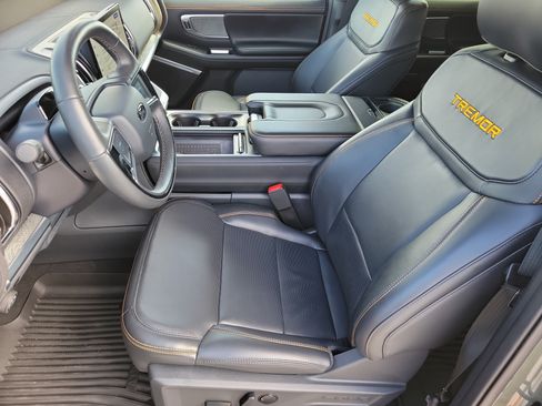 Used 2025 Ford Expedition Tremor AWD/4WD image 9