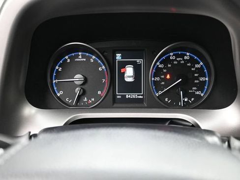 Used 2017 Toyota RAV4 LE FWD image 10