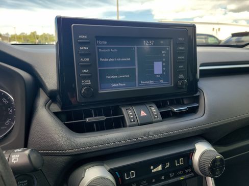 Used 2019 Toyota RAV4 XLE Premium FWD image 23