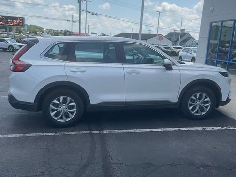 Used 2023 Honda CR-V LX image 5