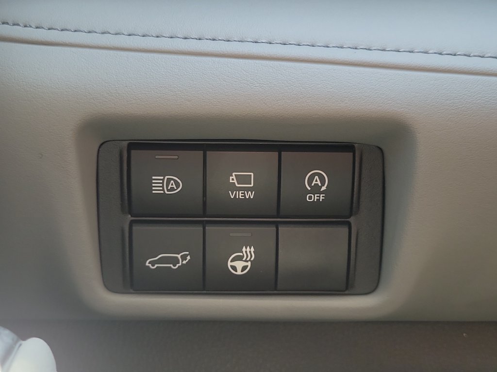 Used 2025 Toyota Highlander Limited FWD image 30