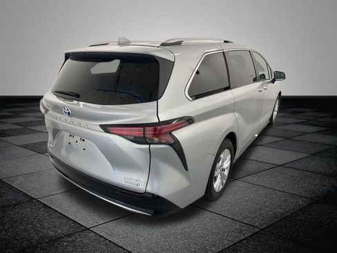 Certified 2023 Toyota Sienna Limited AWD/4WD image 10