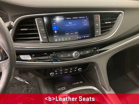 Used 2022 Buick Enclave Avenir image 2