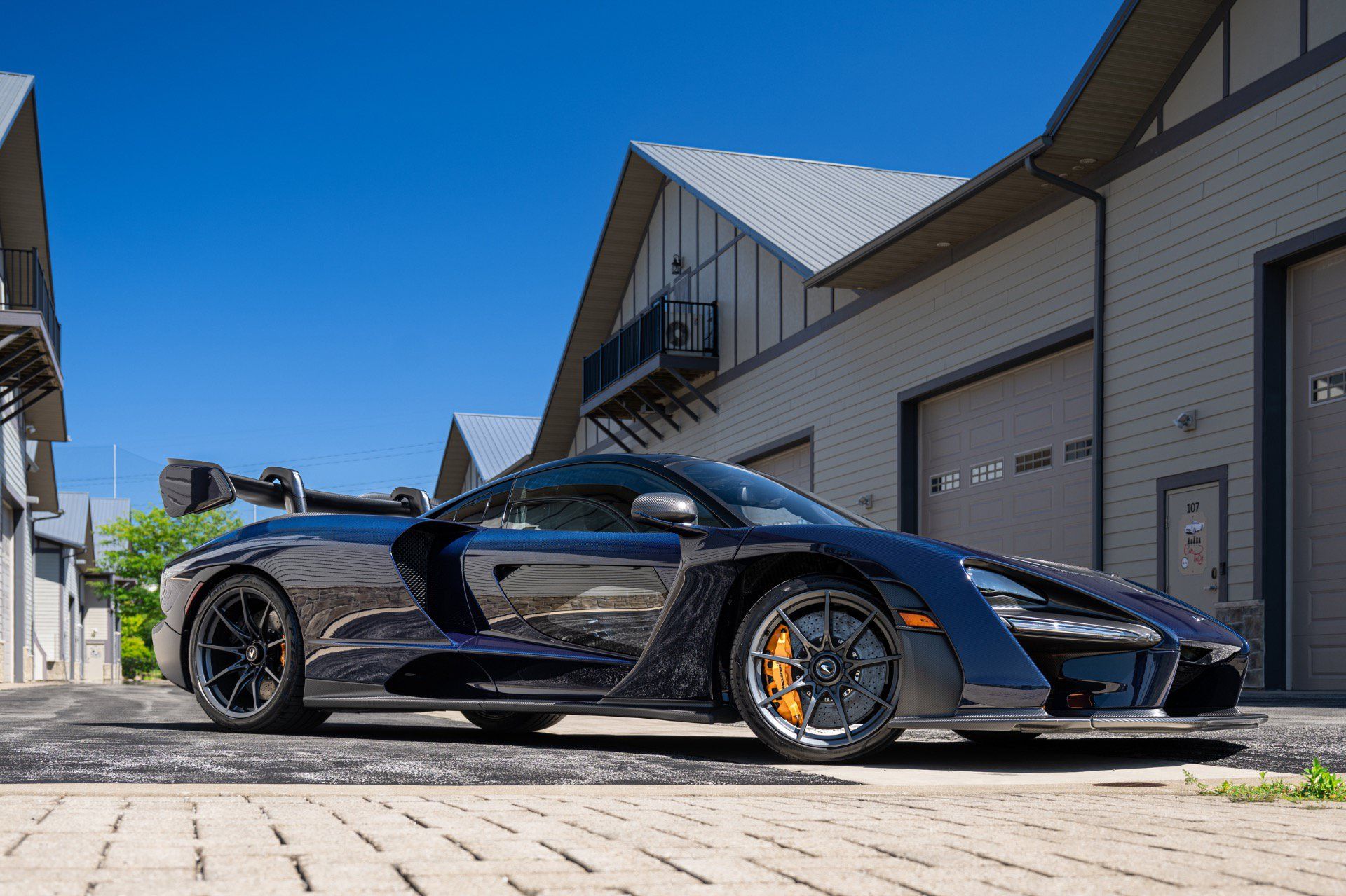 Used 2019 McLaren Senna RWD image 6