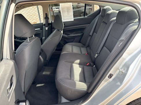 Used 2023 Nissan Altima 2.5 SV image 4