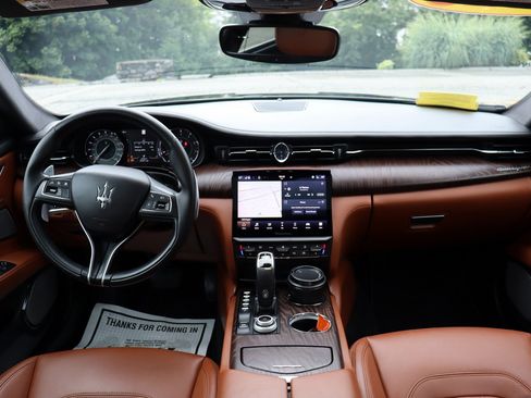 Used 2023 Maserati Quattroporte Modena Q4 AWD/4WD image 9