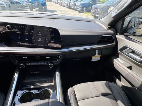 New 2026 Chevrolet Suburban RST w/ RST Capability Package AWD/4WD image 17