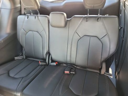 New 2026 Chrysler Pacifica Select image 6