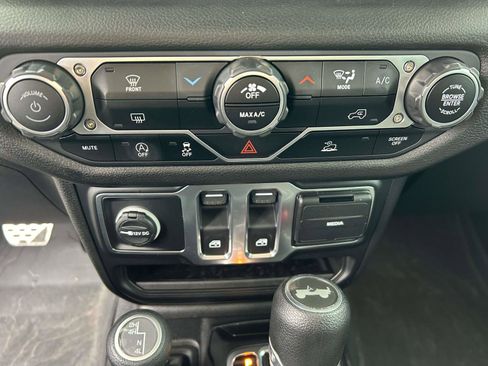 Used 2024 Jeep Wrangler Sport S image 28