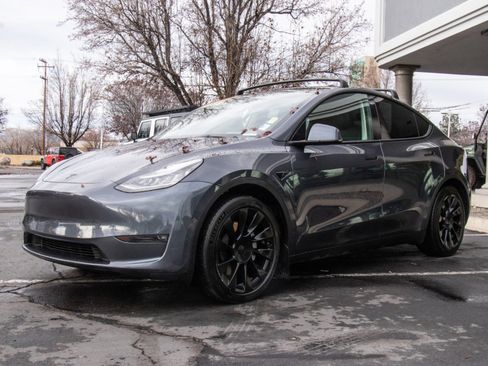 Used 2021 Tesla Model Y Long Range image 3