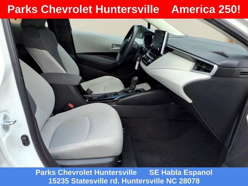 Used 2021 Toyota Corolla LE FWD image 34