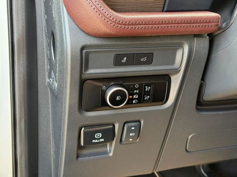 Used 2024 Ford Expedition Limited AWD/4WD image 26
