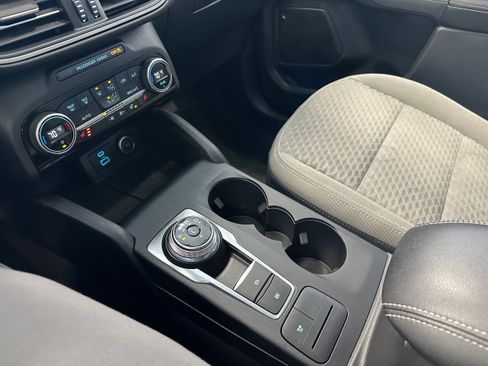 Used 2021 Ford Escape SE w/ SE Sport Appearance Package image 21