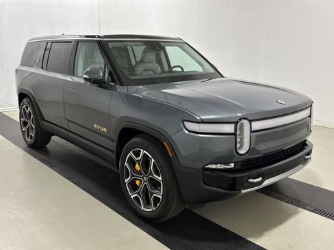 Used 2024 Rivian R1S Adventure AWD/4WD image 7