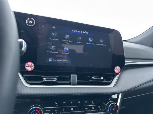 Used 2025 Chevrolet Equinox LT w/ Convenience Package II image 32