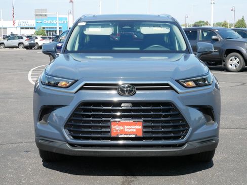 Used 2025 Toyota Grand Highlander AWD image 2