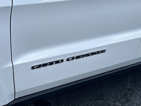Used 2021 Jeep Grand Cherokee Limited w/ Sun & Sound Group AWD/4WD image 14