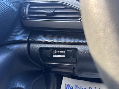 Used 2024 Subaru Crosstrek 2.0i Premium image 14