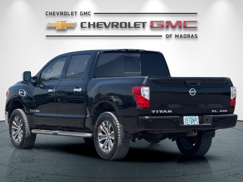Used 2017 Nissan Titan SL AWD/4WD image 5