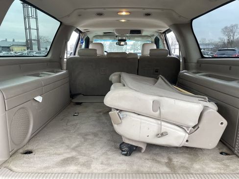 Used 2005 Chevrolet Suburban LT w/ Preferred Equipment Group image 17