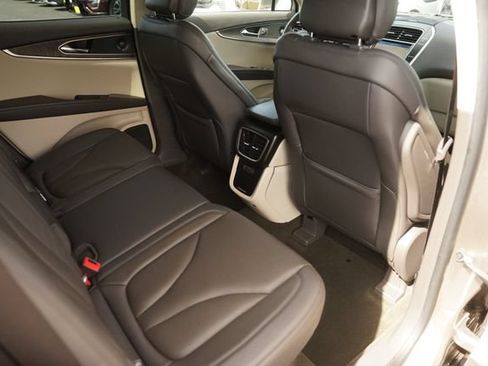 Used 2020 Lincoln Nautilus Reserve w/ Cargo Utility Package AWD/4WD image 15