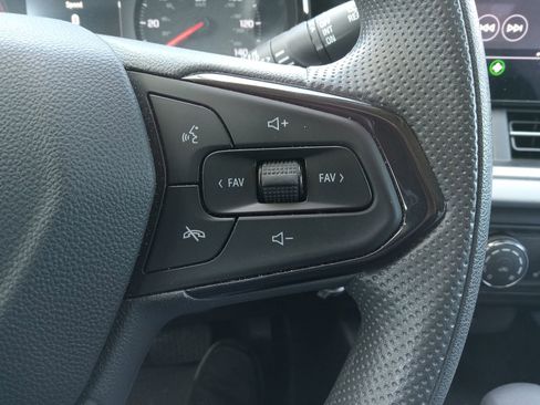 Used 2025 Chevrolet Trax LS w/ LS Convenience Package FWD image 20
