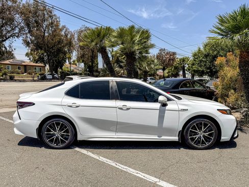 Used 2021 Toyota Camry SE w/ Audio Upgrade Package FWD image 16