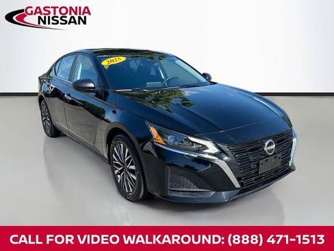 Certified 2025 Nissan Altima 2.5 SV FWD image 1