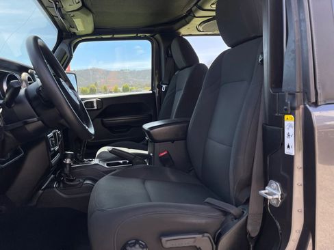 Used 2018 Jeep Wrangler Sport AWD/4WD image 18