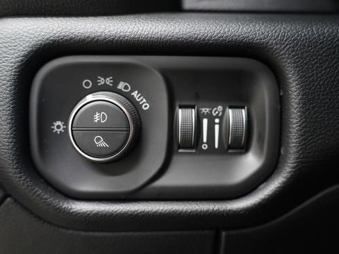 Used 2019 RAM 1500 Big Horn RWD image 25