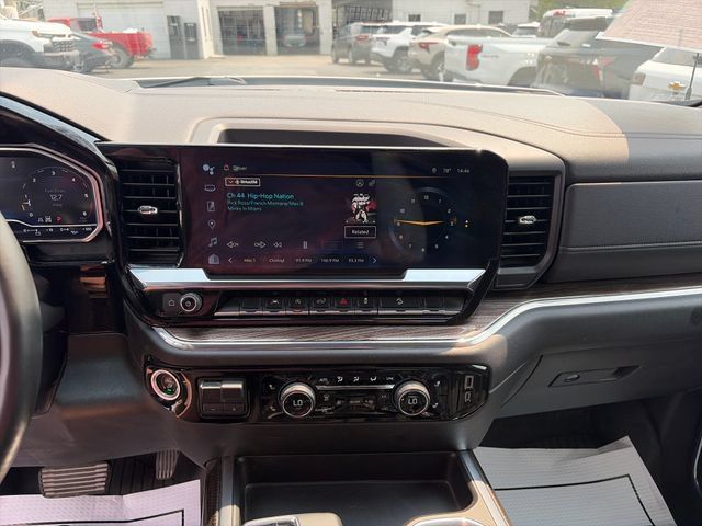 Used 2024 Chevrolet Silverado 1500 RST AWD/4WD image 17