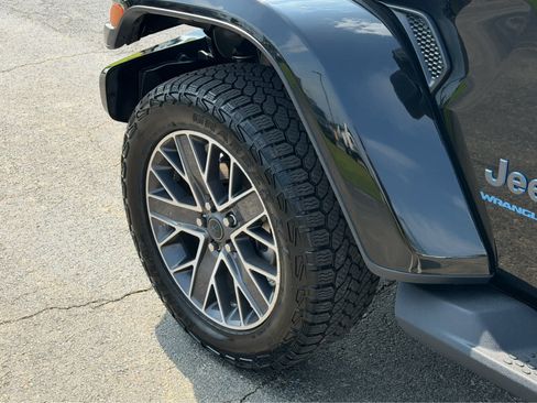 Used 2024 Jeep Wrangler High Altitude AWD/4WD image 14