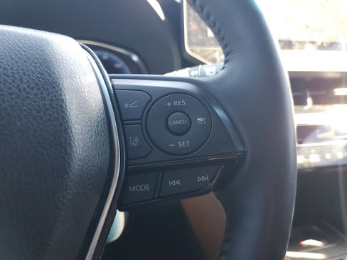 Used 2024 Toyota Venza Limited image 28