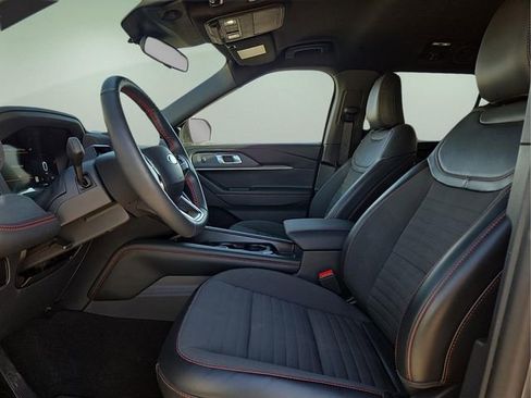 Used 2025 Ford Explorer ST-Line w/ ST-Line Street Pack image 21