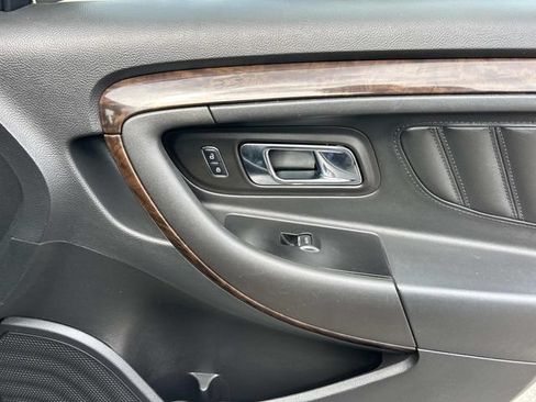 Used 2015 Ford Taurus Limited AWD/4WD image 25