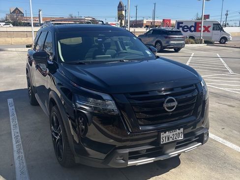 Used 2023 Nissan Pathfinder SL w/ SL Premium Package image 7