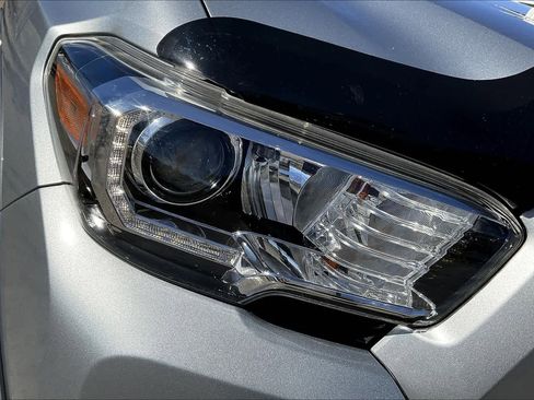 Used 2017 Toyota Tacoma Limited w/ Tow Package image 27