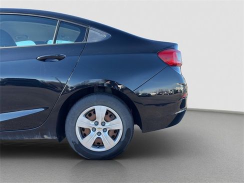 Used 2018 Chevrolet Cruze LS image 22
