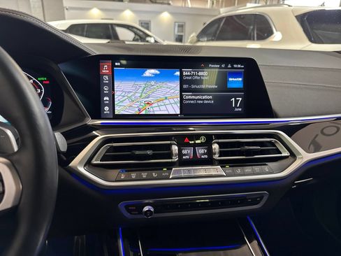 Used 2022 BMW X7 M50i AWD/4WD image 36