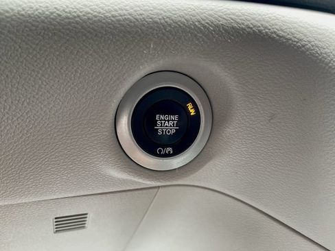 Used 2023 Chrysler Voyager LX FWD image 17