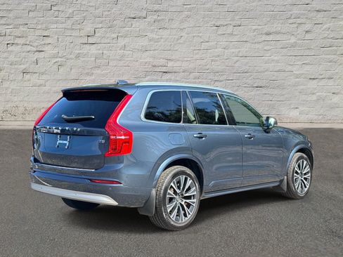 Used 2022 Volvo XC90 T5 Momentum w/ Protection Package Premier FWD image 5