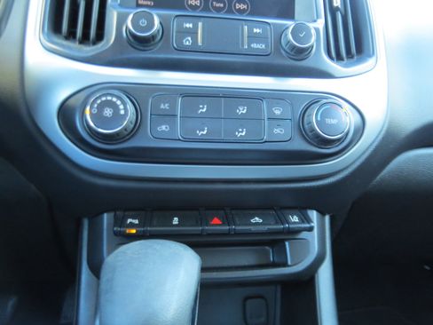 Used 2022 Chevrolet Colorado LT w/ Safety Package image 16